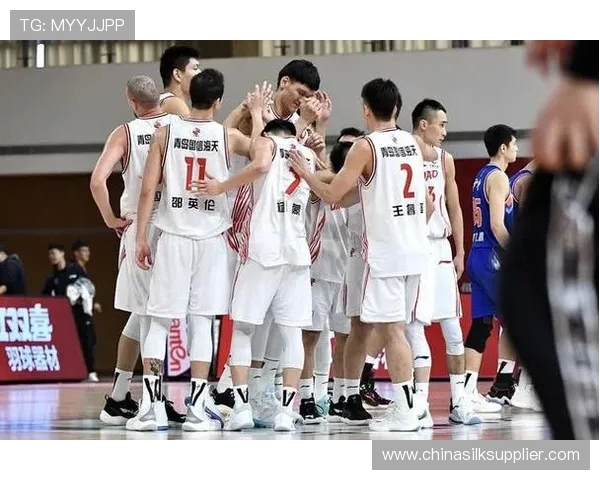 赛后分析：上海篮球队与深圳篮球队的默契配合与战术执行探讨