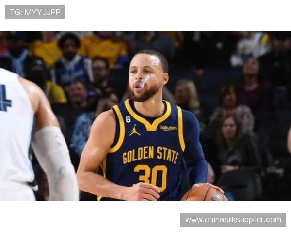 尼奥尔与朗斯激战正酣精彩对决引发球迷热议与期待