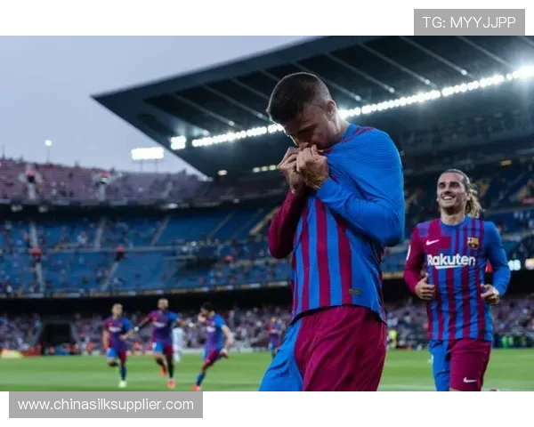 巴萨与拜仁激战在即谁将赢得这场巅峰对决的荣耀