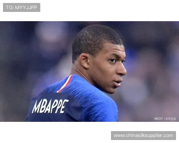 朗斯与巴黎足球会激战正酣谁能在这场对决中笑到最后