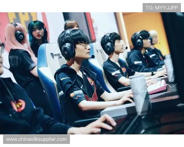 FPX战队的荣耀与挑战:从默默无闻到大师赛巅峰的奋斗之路 FPX战队的荣耀与挑战:从默默无闻到大师赛巅峰的奋斗之路